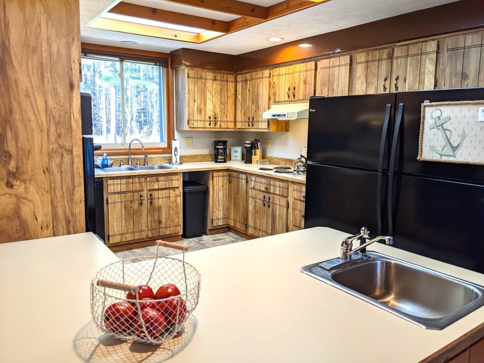 Kitchen, 2 refrigerators