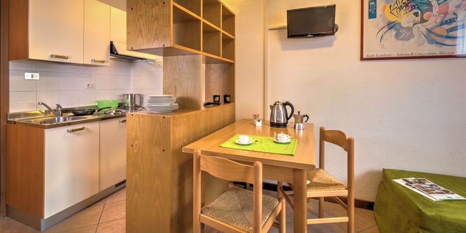 Fridge, stovetop, coffee/tea maker, electric kettle