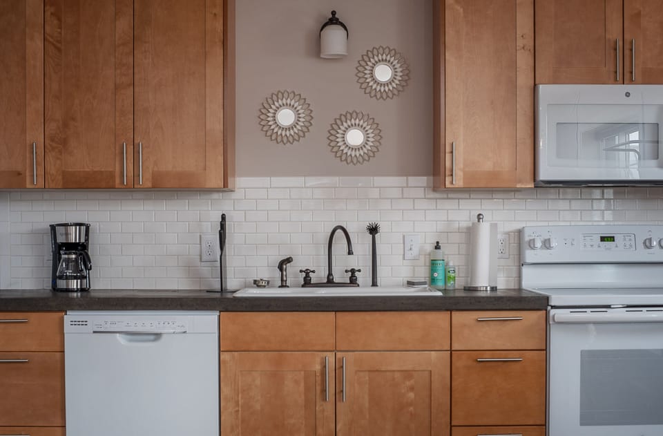 Fully stocked kitchen inc. electric kettle and coffee maker