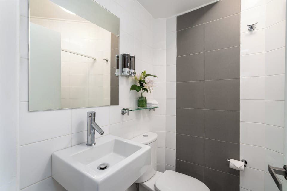 Shower, free toiletries, hair dryer, towels