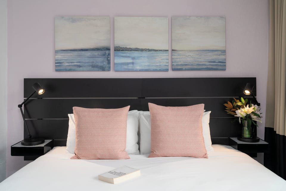 Premium bedding, in-room safe, individually decorated