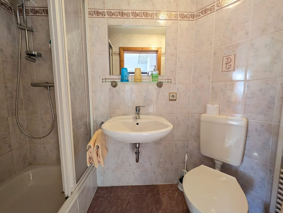 Family Room (Nr. 3) | Bathroom | Hair dryer, towels