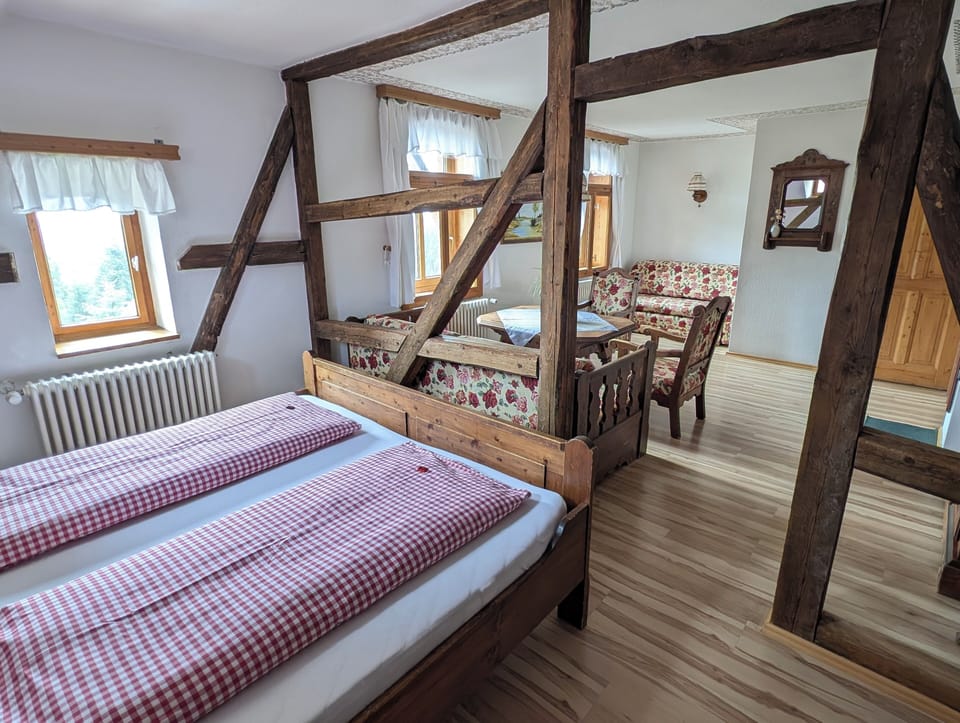 Family Room (Nr. 3) | Individually decorated, free cribs/infant beds, free WiFi, bed sheets