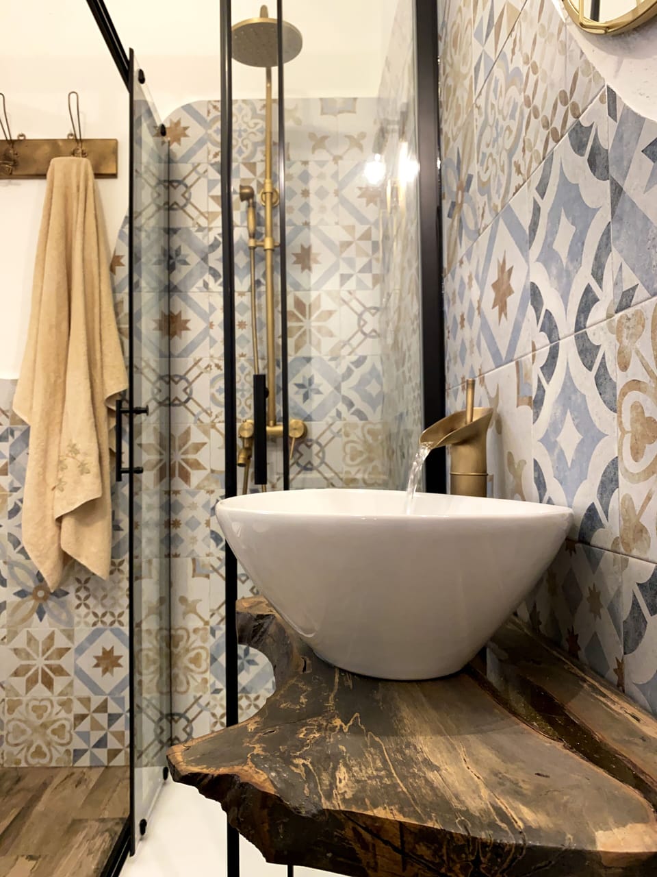 Elite Double Room (Battonia) | Bathroom sink