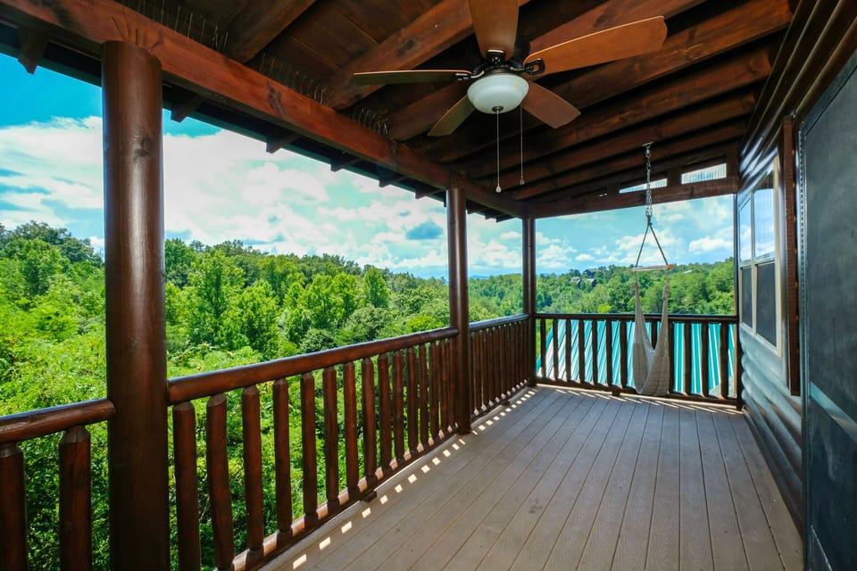 Log Cabin in the Smoky Mountains - Perky Peaks Lodge - Upper level back deck with hammock
