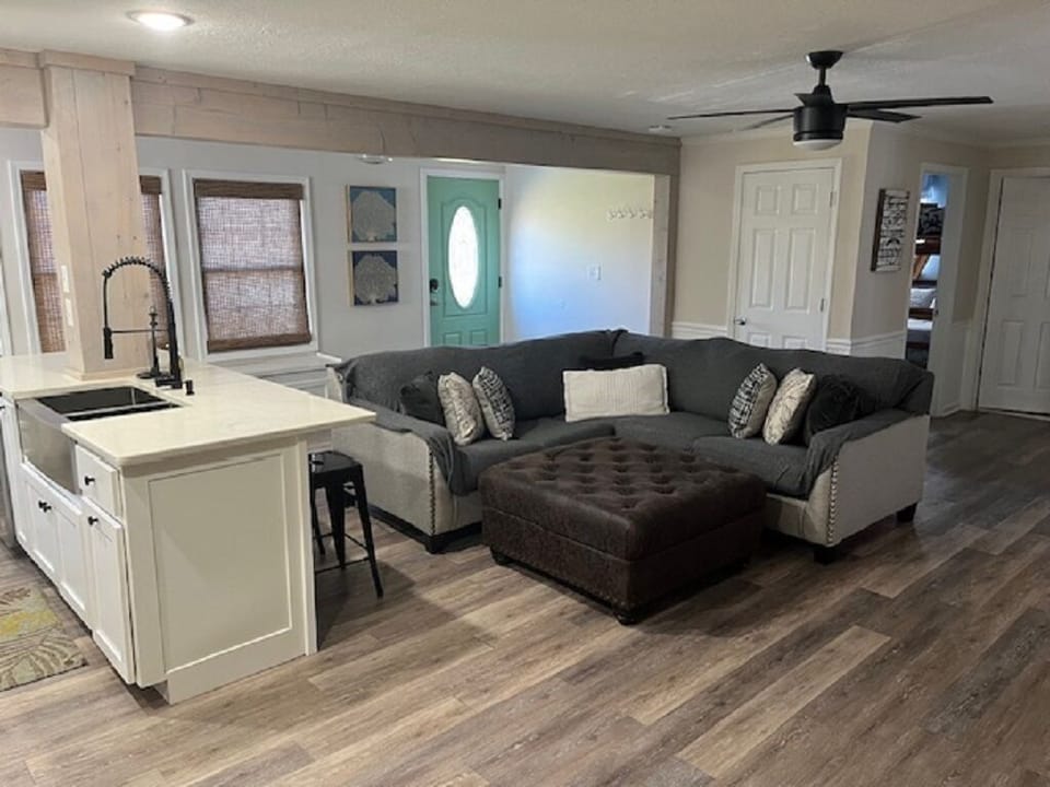 Living room
