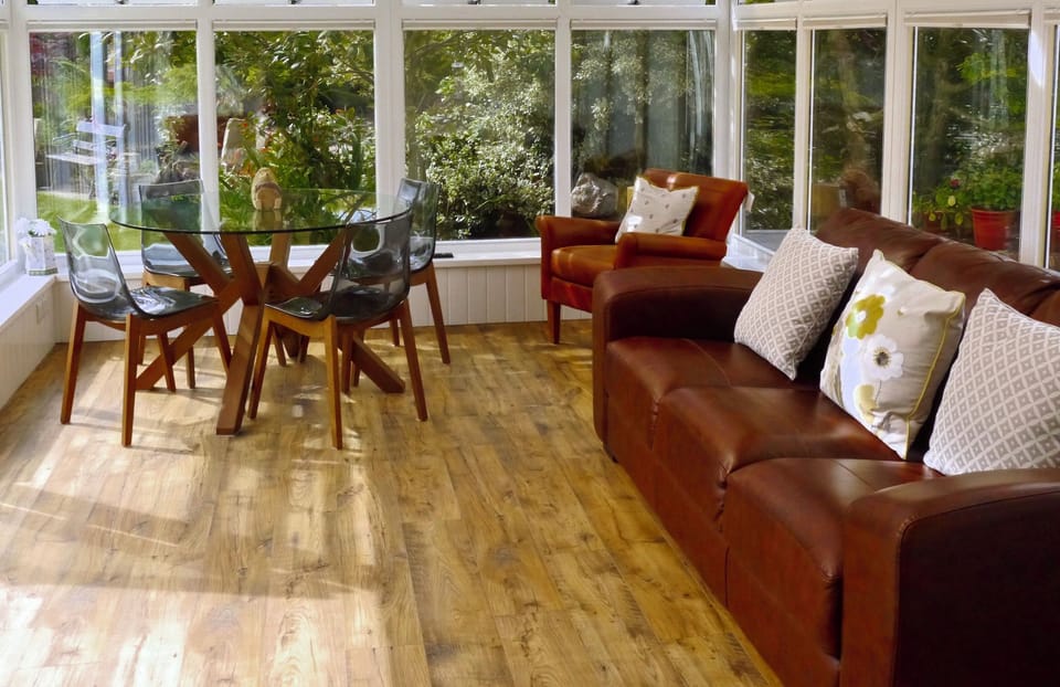 Living/dining area
Sit, relax and watch the wildlife, read or watch tv.