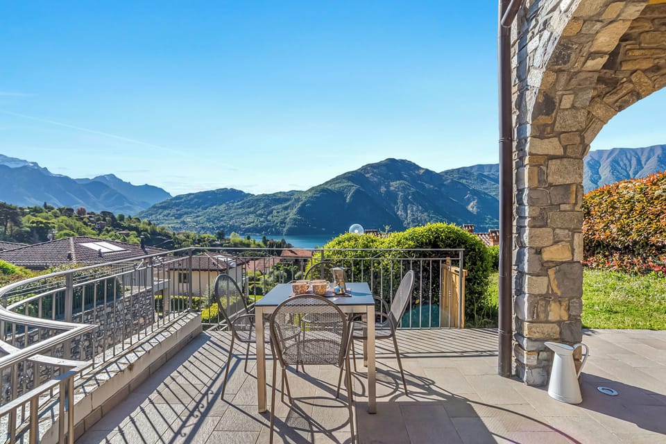 Standard Villa, 4 Bedrooms, Balcony (Villa Tremezzo) | Outdoor dining
