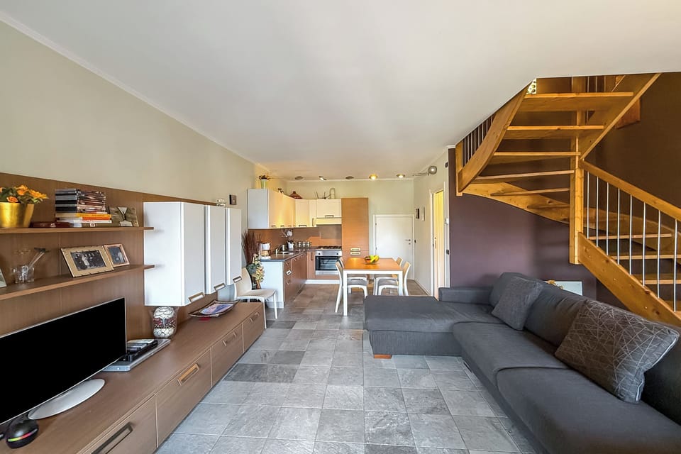 Family Apartment, 2 Bedrooms, 2 Bathrooms, Mountainside (Mansarda di Pianello) | Living area | 24-inch TV with satellite channels