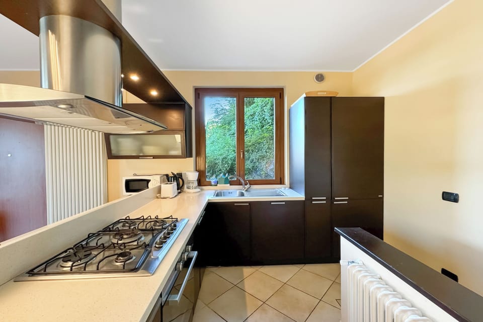 Family Townhome, Multiple Bedrooms, 2 Bathrooms, Mountainside (Clubhouse) | Private kitchen | Fridge, oven, stovetop, dishwasher