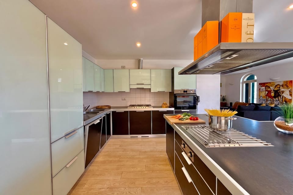 Standard Townhome, 4 Bedrooms, Balcony, Mountainside (Villa Panoramica) | Private kitchen | Coffee/tea maker, fridge, oven, stovetop