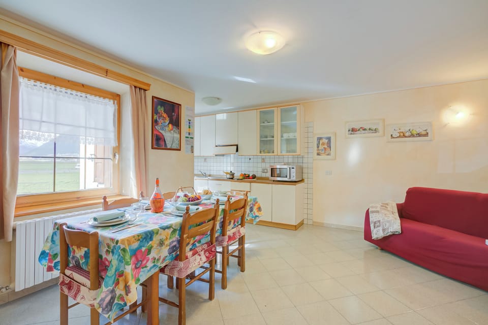 Family Apartment, 3 Bedrooms, 2 Bathrooms (Rododendro) | Living room | 22-inch flat-screen TV with satellite channels, TV