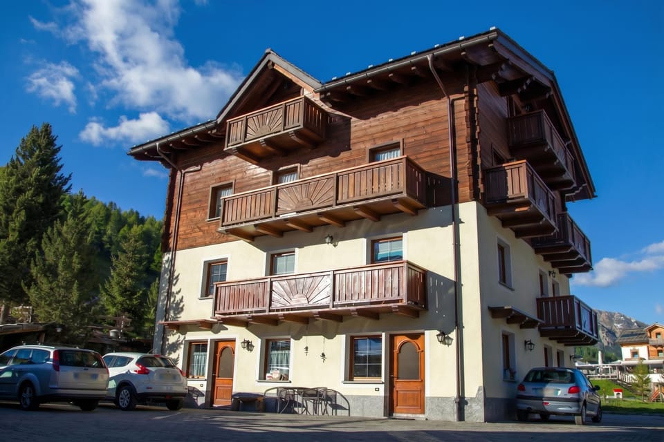 Family Apartment, 2 Bedrooms, Microwave (Italia 2 Ski in-Ski out 50m) | Property entrance