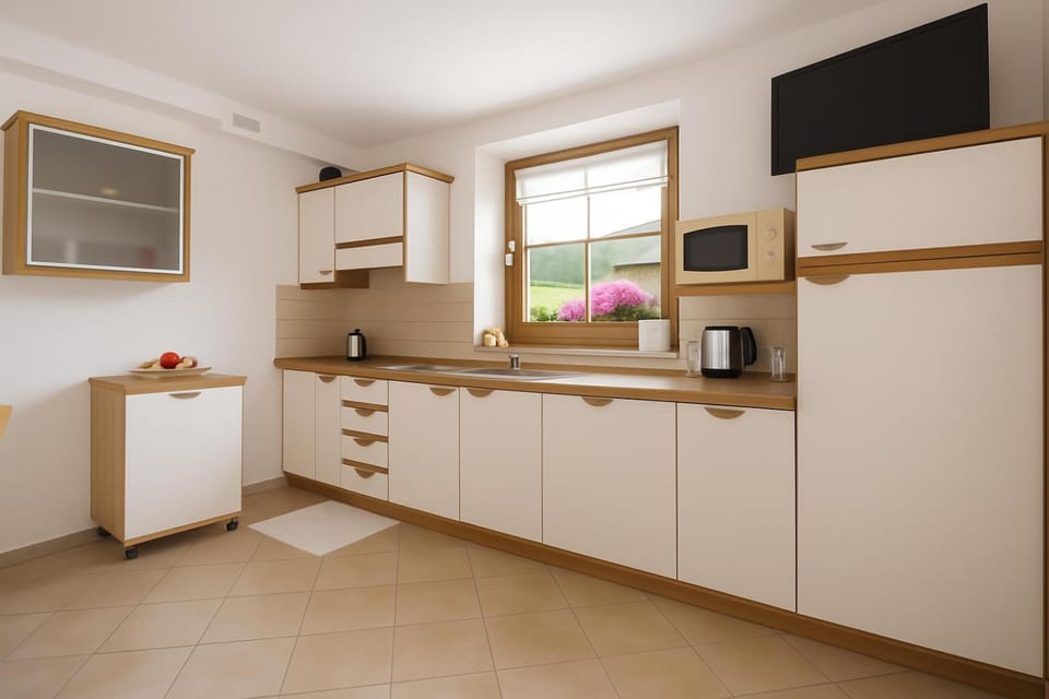 Family Apartment, 2 Bedrooms, Microwave (Italia 1 Ski in- Ski out 50m) | Private kitchen | Coffee/tea maker, fridge, microwave, stovetop