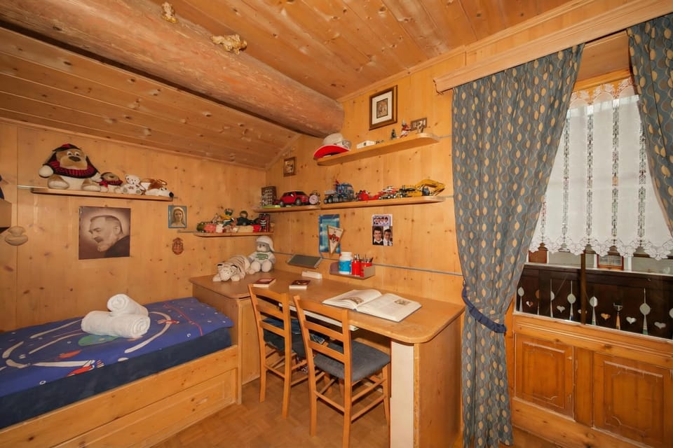 Family Apartment, 3 Bedrooms, 2 Bathrooms (Azalea) | 3 bedrooms, bed sheets