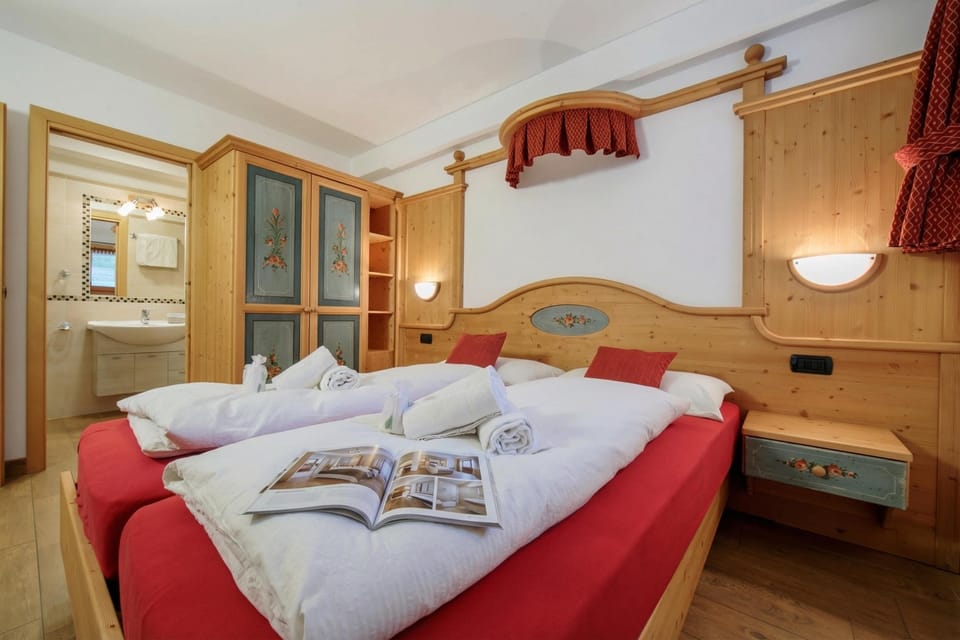 Family Apartment, 2 Bedrooms, 2 Bathrooms (Tamigi) | 2 bedrooms, bed sheets