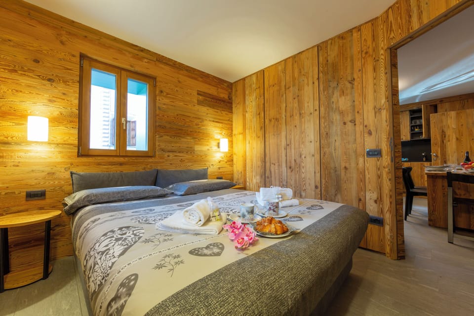 Family Apartment, 1 Bedroom, Microwave (Marlies Ski in - Ski out 50m) | 1 bedroom, WiFi, bed sheets