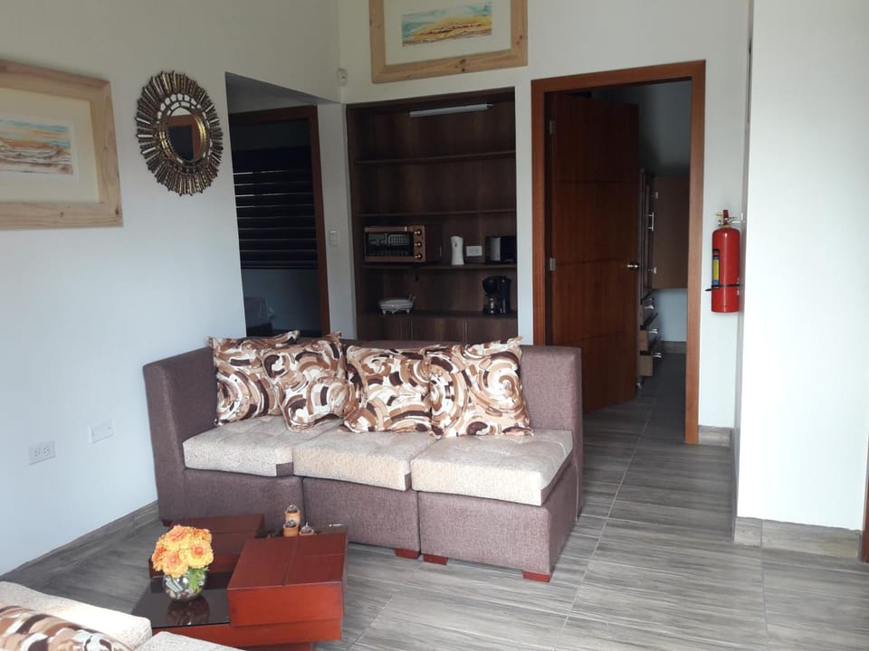 Smart TV, fireplace, heated floors