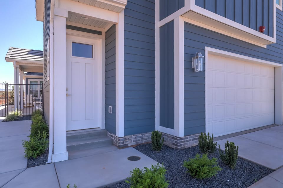 Rear corner entry to casita