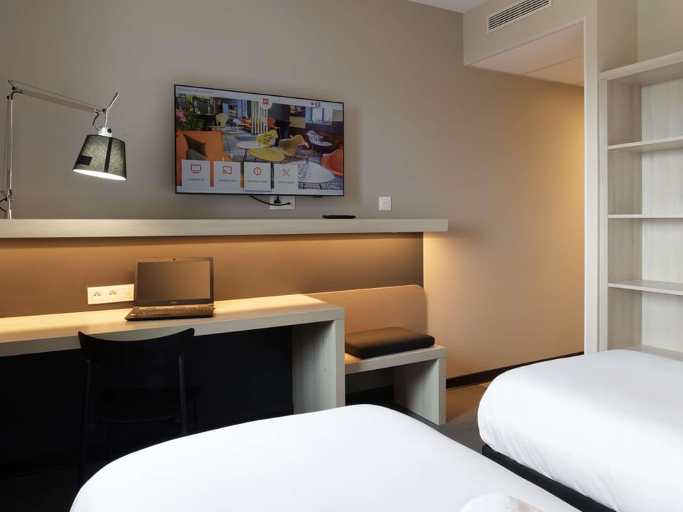 Standard Room, 2 Twin Beds | Desk, laptop workspace, blackout drapes, soundproofing