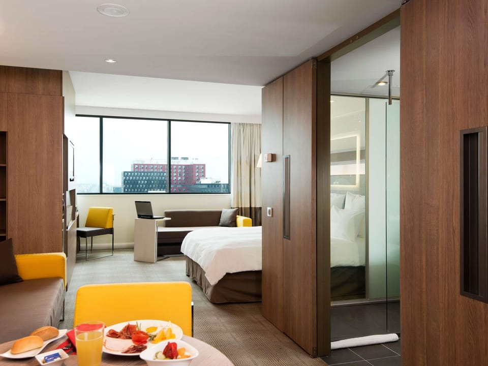 Executive Room, 1 Double Bed with Sofa bed | Hypo-allergenic bedding, memory foam beds, free minibar items