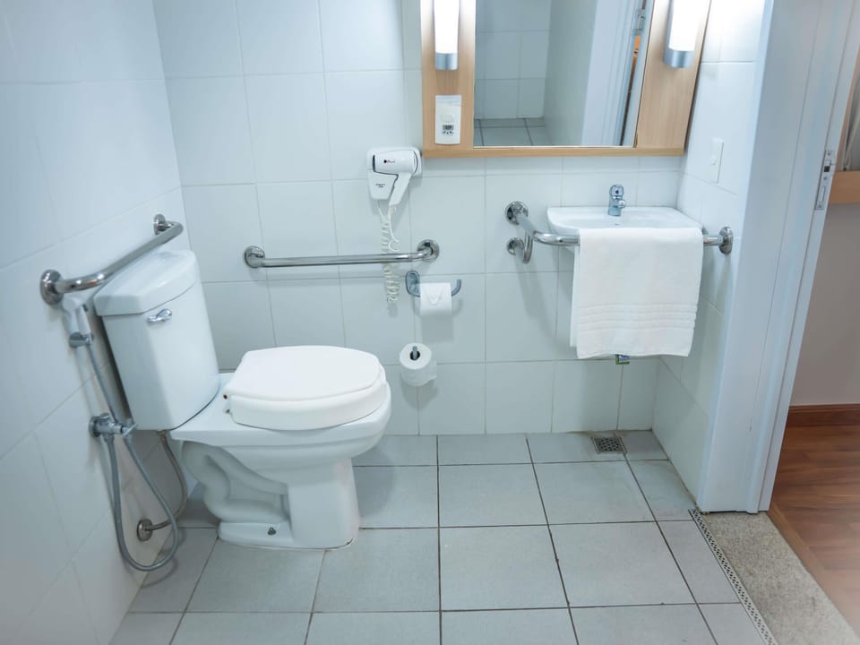 Room, 1 Double Bed, Accessible (Accessible) | Minibar, desk, soundproofing, WiFi (free)
