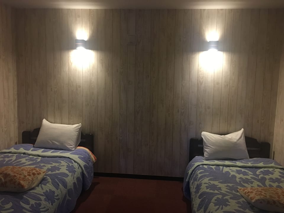 Quadruple Room | Desk