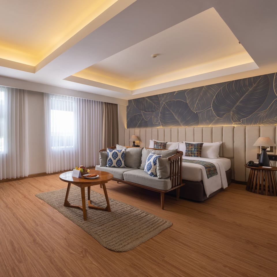 Suite | Free minibar items, in-room safe, desk, laptop workspace