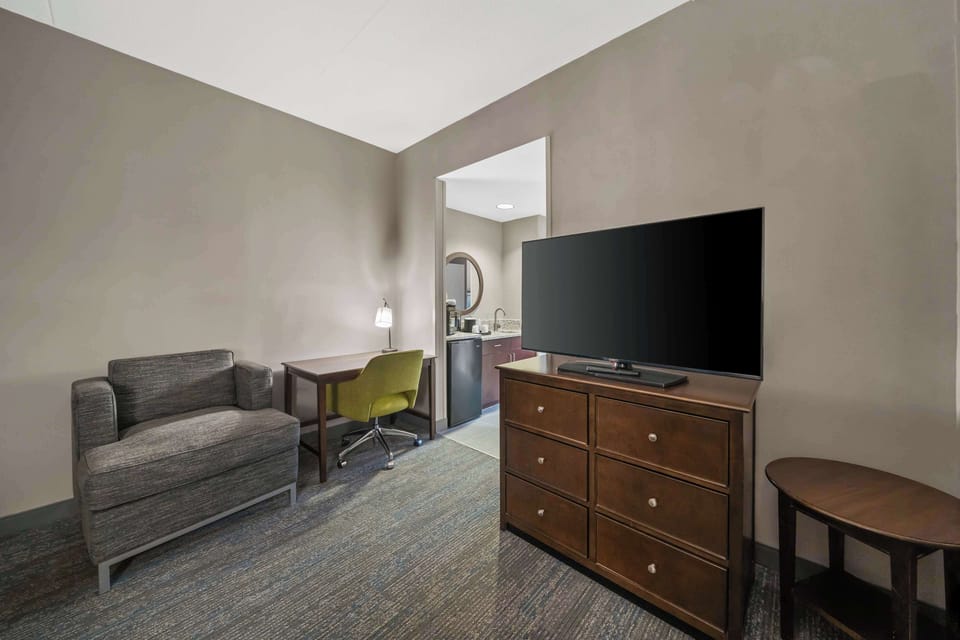 Suite, 1 King Bed, Accessible, Non Smoking | Living area | 32-inch LCD TV with cable channels, TV