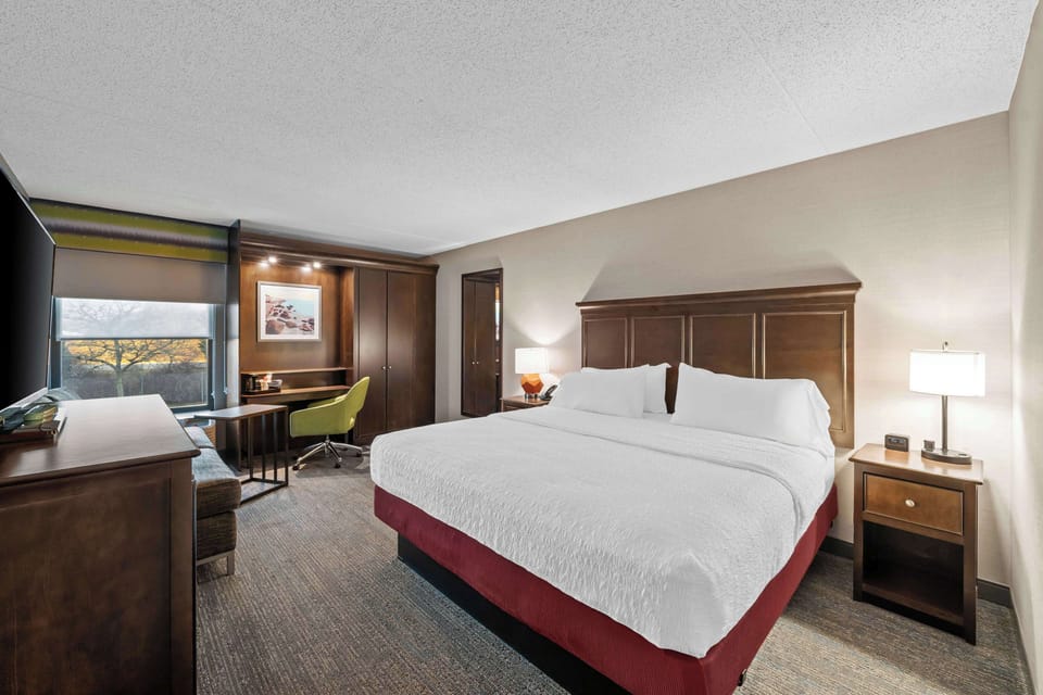 Room, 1 King Bed, Accessible, Non Smoking | 1 bedroom, blackout drapes, iron/ironing board, free cribs/infant beds