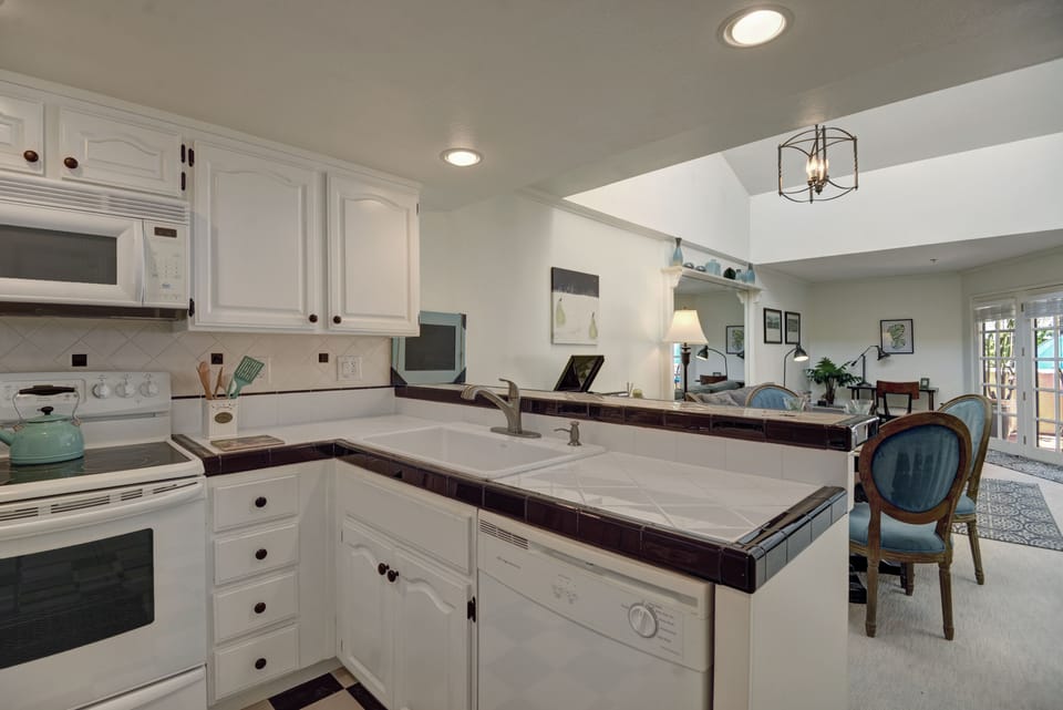 12 KITCHEN REVERSED