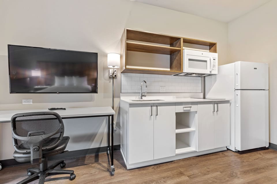 Standard Studio, 1 Queen Bed, Non Smoking, Refrigerator & Microwave | Living area | 49-inch flat-screen TV with cable channels, TV