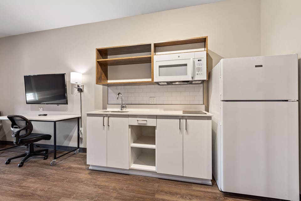 Standard Studio, 2 Queen Beds, Non Smoking, Refrigerator & Microwave | Private kitchen