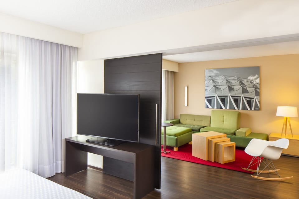 Prime Suite | Hypo-allergenic bedding available, in-room safe, desk, blackout drapes