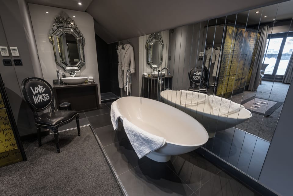 Jimmy Martin Penthouse | Egyptian cotton sheets, premium bedding, in-room safe, desk
