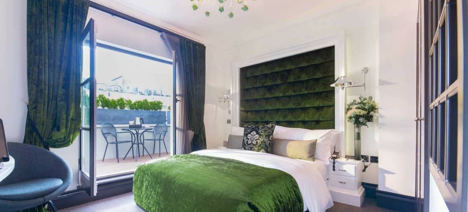 Egyptian cotton sheets, premium bedding, in-room safe, desk