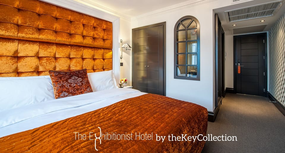 Egyptian cotton sheets, premium bedding, in-room safe, desk