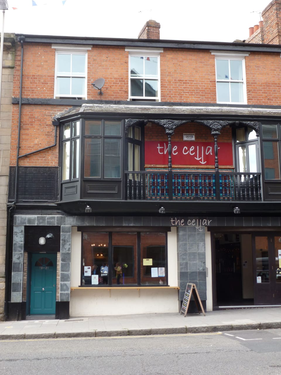 Egyptian cotton sheets, iron/ironing board, free WiFi, bed sheets