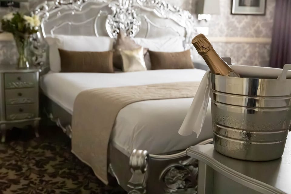 Deluxe One Bedroom Suite with Kitchenette | In-room safe, individually decorated, desk, iron/ironing board