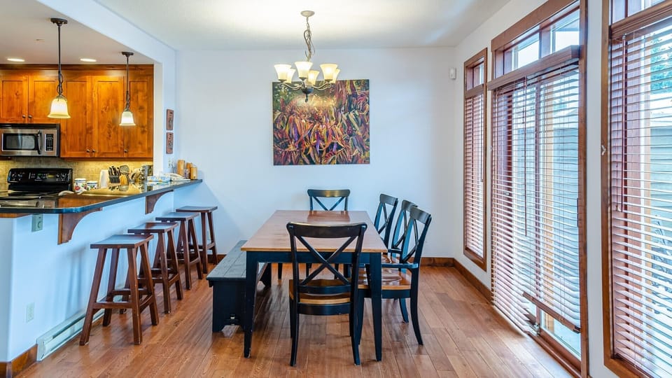 Townhome, 4 Bedrooms | Dining
