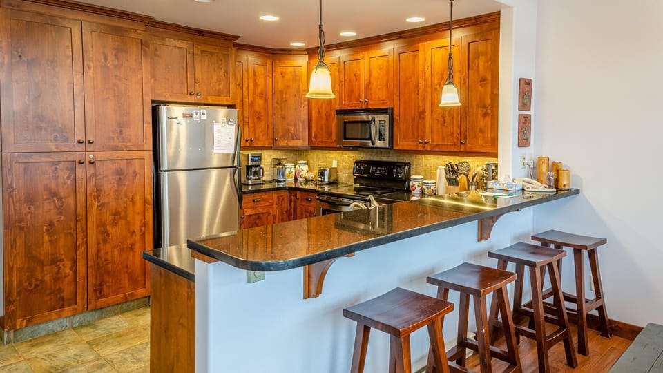 Townhome, 4 Bedrooms | Private kitchen | Fridge, toaster