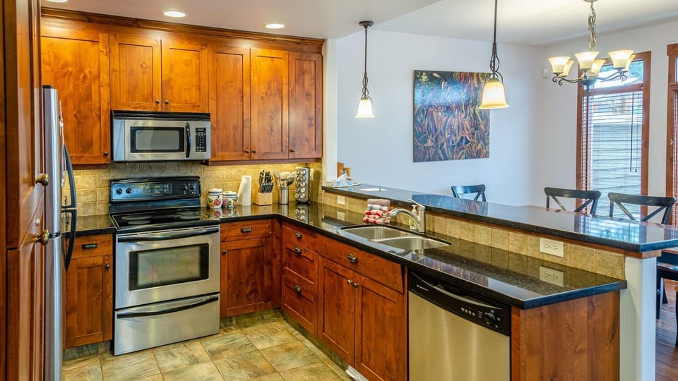 Townhome, 4 Bedrooms | Private kitchen | Fridge, toaster