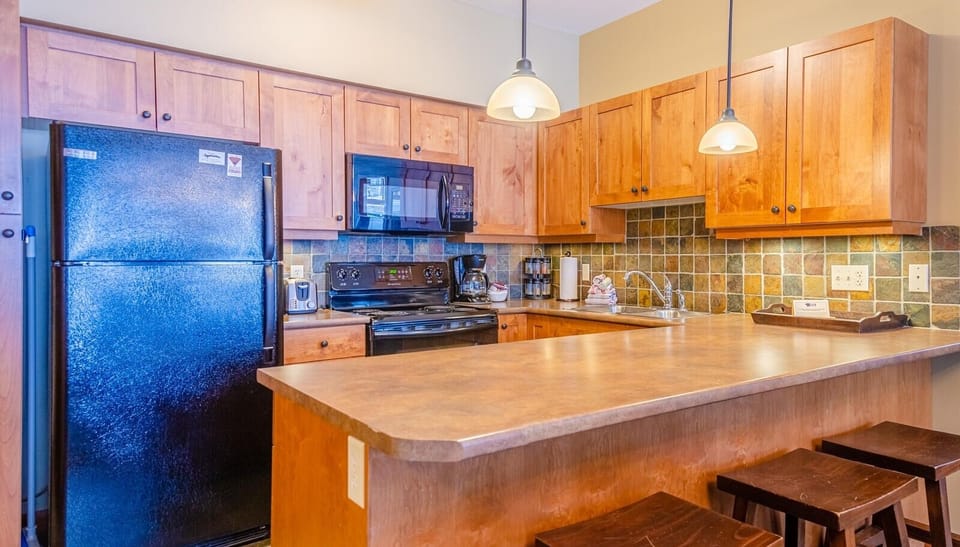 Condo, 2 Bedrooms | Private kitchen