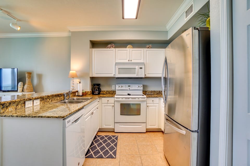 Fully equipped  kitchen with all the comforts from home.  