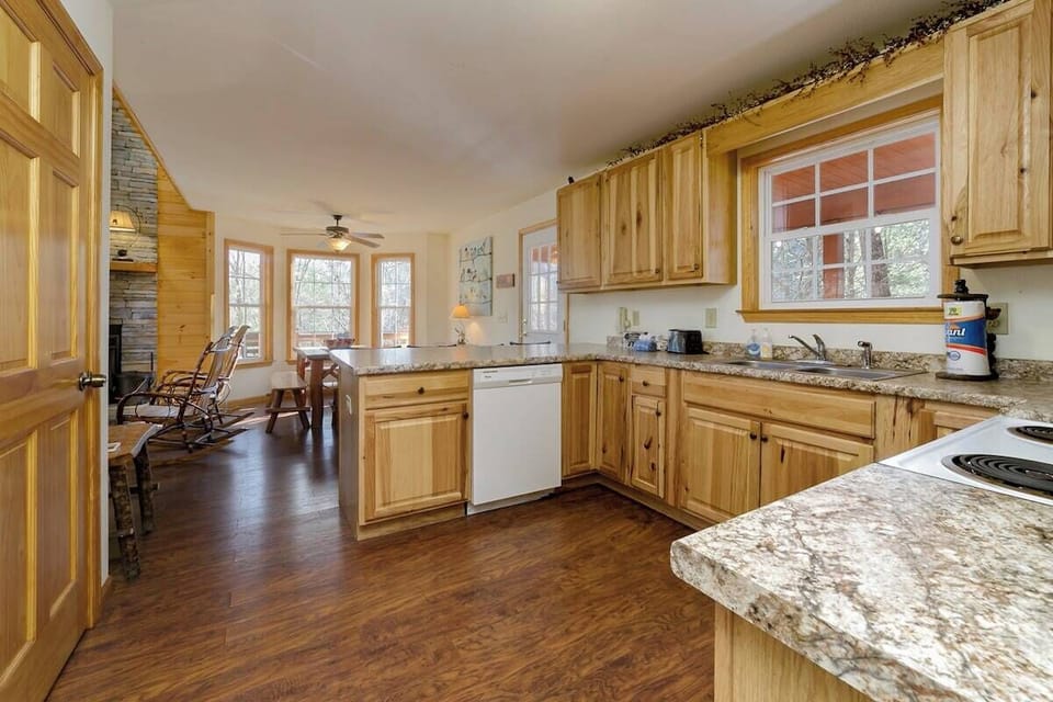 Fully-Equipped Kitchen with Bar