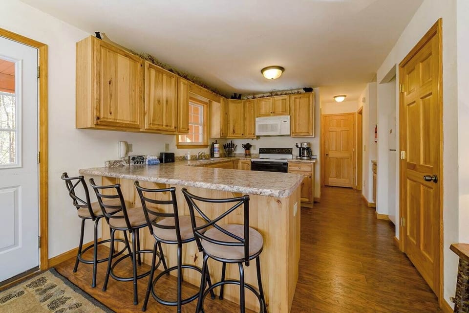 Fully-Equipped Kitchen with Bar