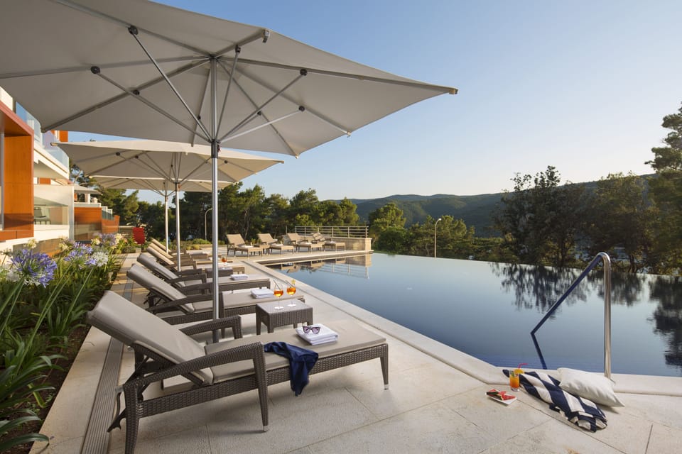 Infinity pool