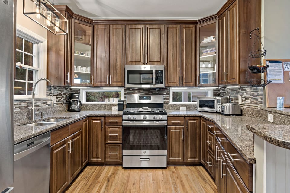 Modern kitchen with stainless appliances, gas range stove, dishwasher, Drip-style + Keurig coffeemakers & breakfast bar with seating for 3.