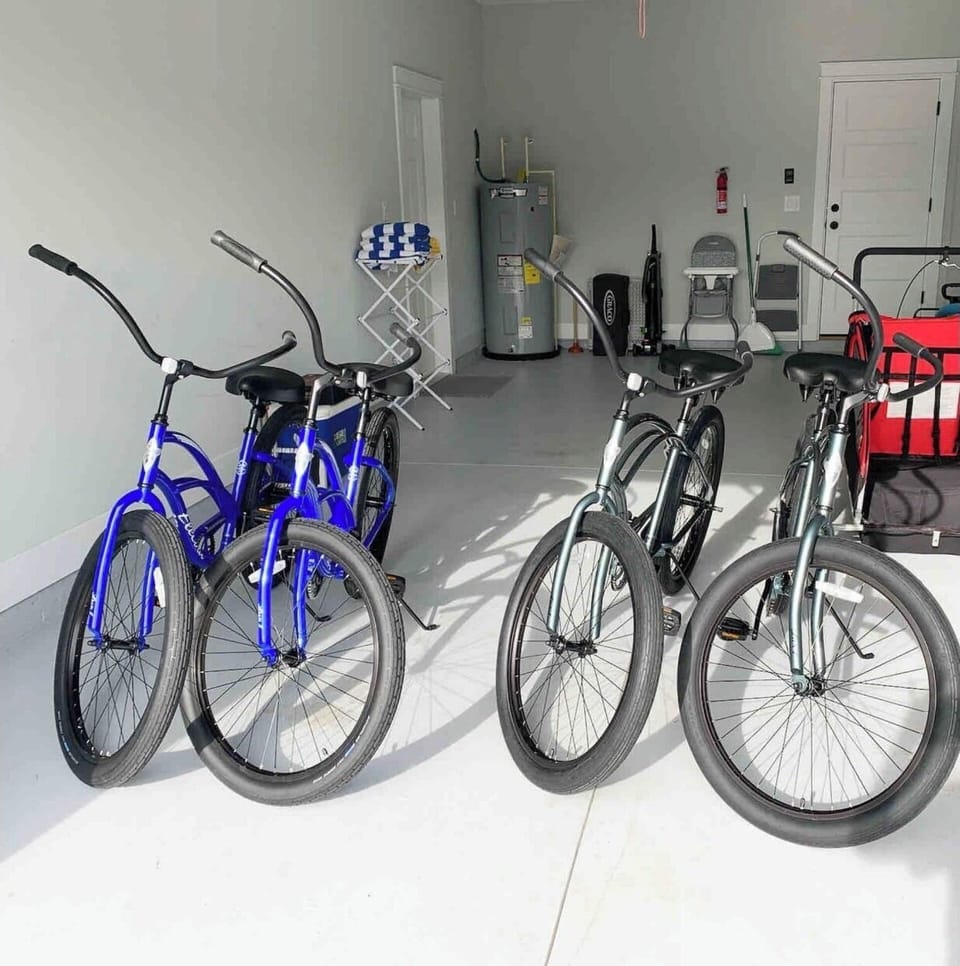 4 new quality beach cruisers for our guests :)
No vehicle parking in the garage