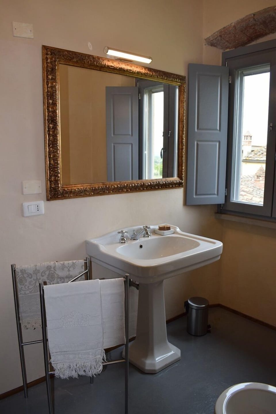 Apartment, 1 Bedroom (Appartamento Verde) | Bathroom | Shower, rainfall showerhead, bidet, towels